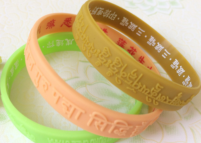 Logo Text Embossed Custmozied Advertising Man Silicone Rubber Wristbands